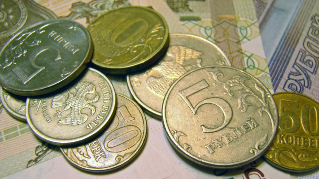 Средняя номинальная зарплата петербуржцев выросла на 17,7% за год 