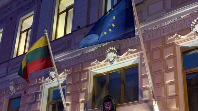 В Петербурге закрывают сразу несколько консульств стран ЕС