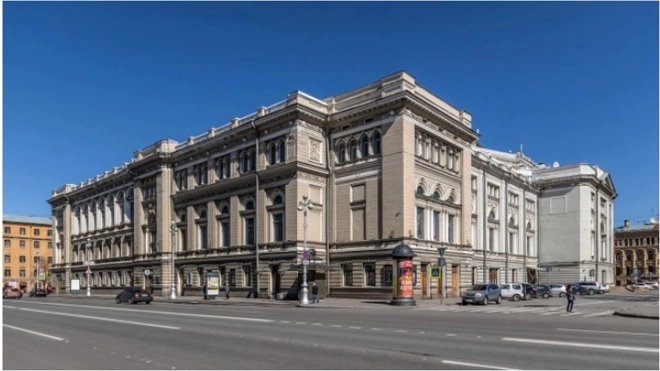 В Смольном разрешили строительство новых куполов в Петербургской консерватории