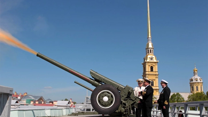 Пушка Петропавловской крепости выстрелит в честь волонтеров ЕВРО-2020