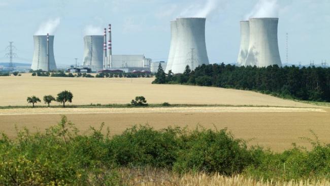 Росатом назвал нерыночным решение Чехии об исключении из тендера на расширение АЭС "Дукованы"