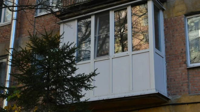 Житель Бассейной улицы 4 часа простоял на балконе, пока вор выносил вещи из его квартиры