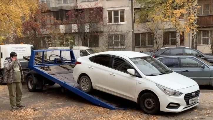 В Невском районе ГАТИ выявила более 100 нарушений правил парковки во дворах 