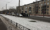 Грузовик завалился на бок на Новосибирской улице Грузовик завалился на бок на Новосибирской улице