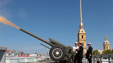 Пушка Петропавловской крепости выстрелит в честь волонте...