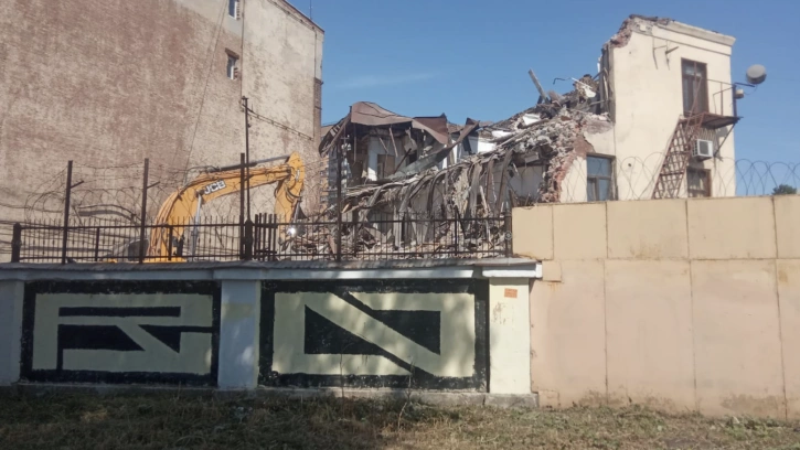 Градозащитники остановили снос исторического здания "холодильника" на улице Шкапина
