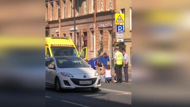 На Кирочной улице девушка-пешеход попала под колеса иномарки