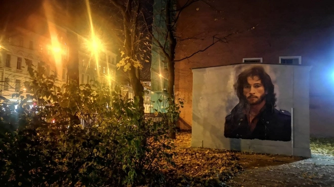 Лидер "АукцЫона" отстаивает граффити с Игорем Тальковым на Литейном 