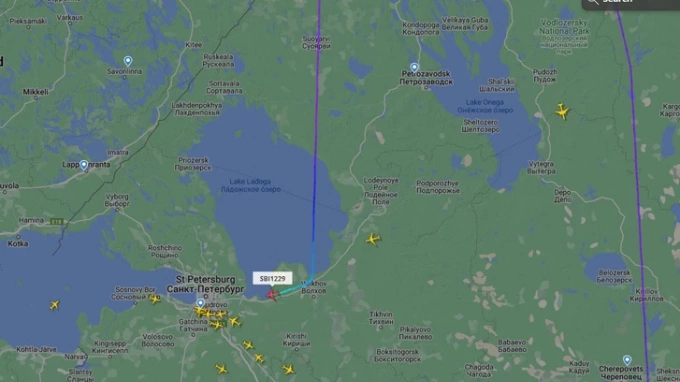 Летевший в Мурманск самолёт готовится вынужденно приземлиться в Пулково 