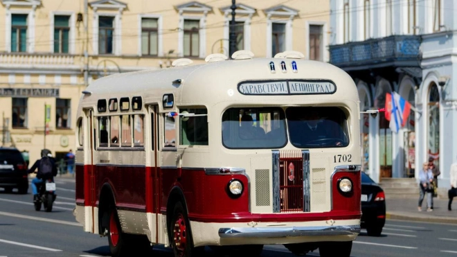 Петербургский автобус ЗИЛ-155Г стал памятником науки и техники России