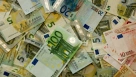 Курс евро на Мосбирже опускался ниже 99 рублей впервые с 15 февраля