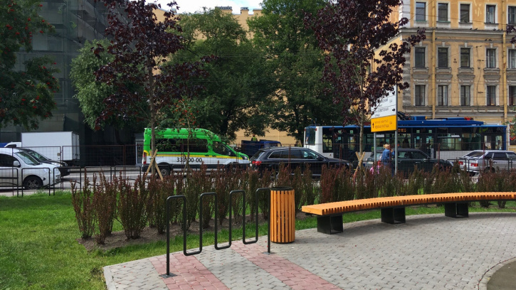По инициативе петербурженки открылся сквер на Мытнинской улице По инициативе петербурженки открылся сквер на Мытнинской улице
