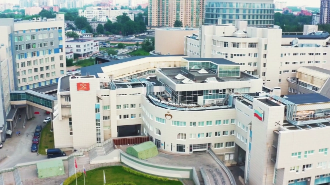 Пациентка медцентра имени Алмазова скончалась после падения с седьмого этажа