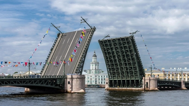 В ночь на 5 июня в Петербурге проведут акцию "Поющие мосты"