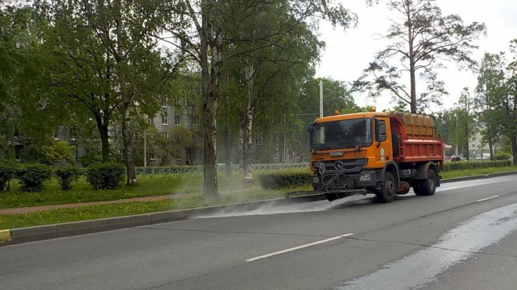 За прошлую неделю с улиц Петербурга убрали 3,3 тыс. тонн загрязнений За прошлую неделю с улиц Петербурга убрали 3,3 тыс. тонн загрязнений