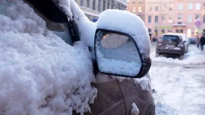 Губернатор Петербурга призвал жителей свести поездки к минимуму из-за снегопада
