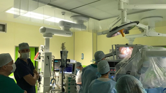 Петербургские хирурги провели операцию по удалению простаты с помощью робота