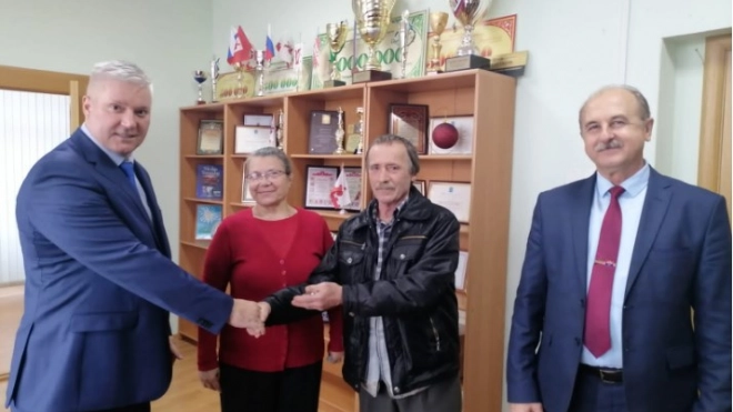 Семья из четырех человек получила жилье по договору соцнайма в поселке Ольшаники