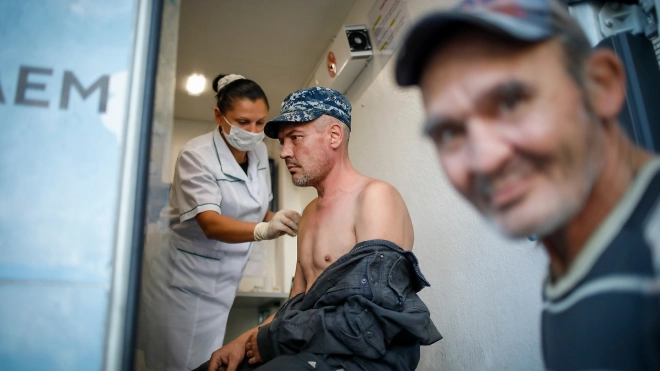 Петербуржцы могут предъявить охотничий или военный билет для вакцинации против COVID-19