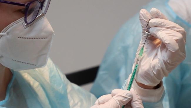 Более 3 млн петербуржцев прошли вакцинацию от COVID-19