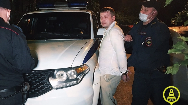 На Кустодиева полиция задержала водителя-наркомана на Mazda