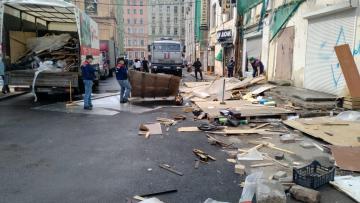 Апраксин двор начали освобождать от незаконных торговых точек 