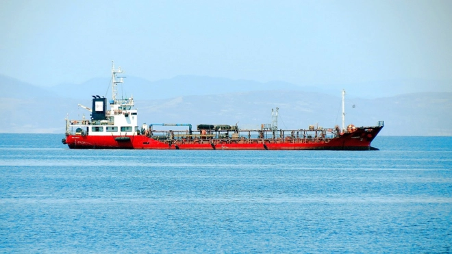 В Черном море загорелся танкер с 700 тоннами мазута на борту