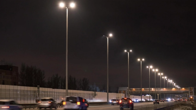 Пулковское шоссе осветили 490 фонарей нового поколения