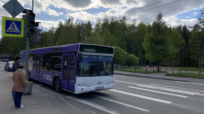 В Выборгском районе на двух улицах ограничат движение транспорта