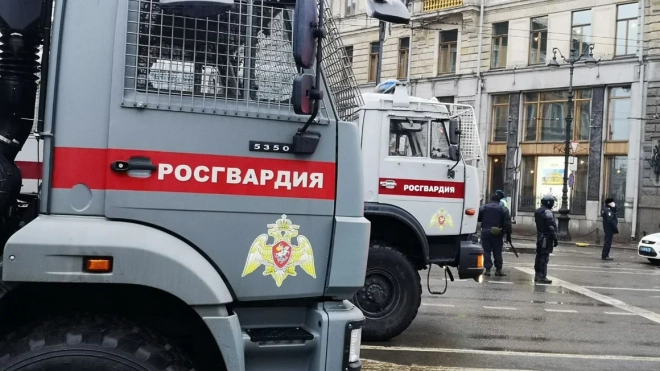 В Петербурге в пятницу на антивоенной акции задержали несовершеннолетних 