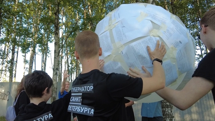Защитники Муринского парка сыграли в волейбол мячом из отписок чиновников