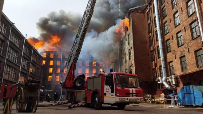Глава МЧС выразил соболезнования семье погибшего в Петербурге пожарного