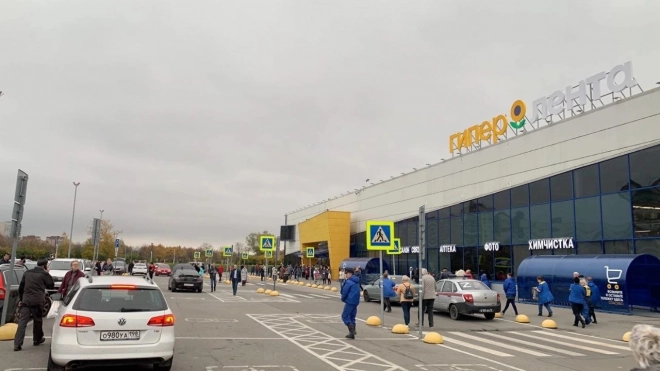 Посетителей гипермаркета на  Бухарестской эвакуировали