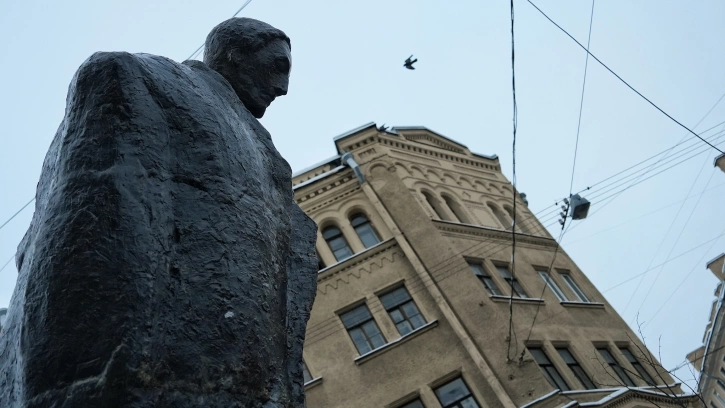 Петербуржцам не понравился новый памятник Блоку