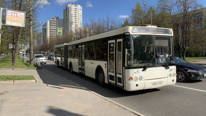 В Петербурге временно продолжат принимать оплату наличными 88 автобусных маршрутов