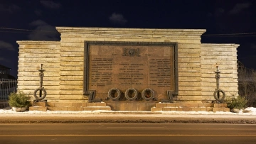 Мемориал в честь подвига 72-го Ижорского батальона получил архитектурную подсветку  