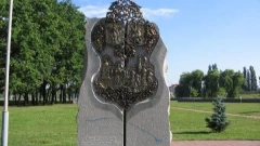 В Киеве демонтирован памятный знак в честь дружбы столицы Украины с Москвой