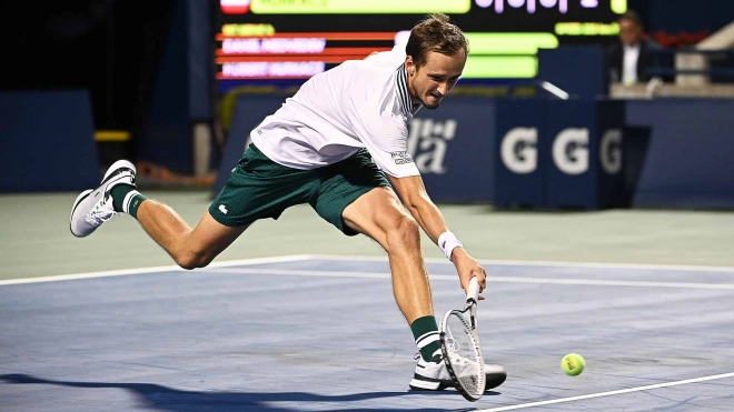 Медведев вышел в третий круг турнира в Торонто