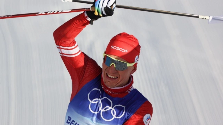 Большунов завоевал серебро в гонке с раздельным стартом на Олимпиаде-2022