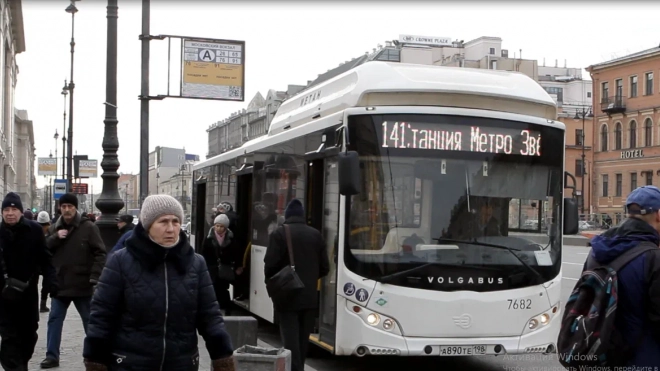 16 дополнительных автобусов вышли на дороги Петербурга 12 апреля