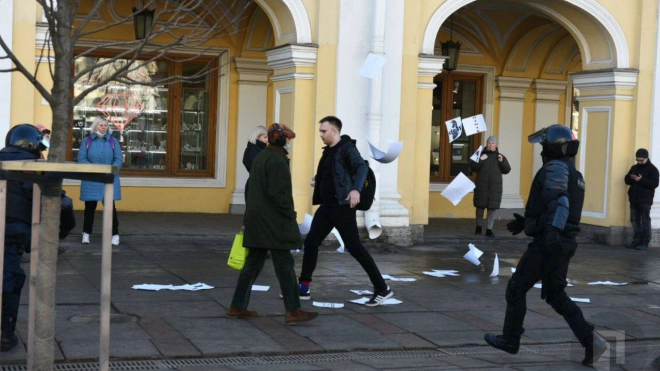 В Петербурге начались задержания участников несанкционированной акции 