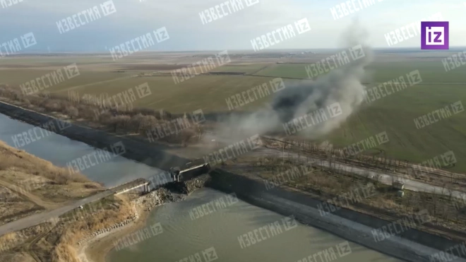 Российские военные взорвали дамбу, которая перекрывала подачу воды в Крым