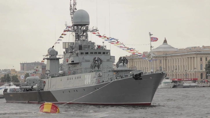 Репетиции парада ВМФ ограничат движение транспорта в центре Петербурга