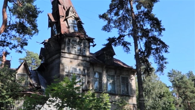 Стало известно, как семья из Сестрорецка живет в полуразрушенном памятнике архитектуры 