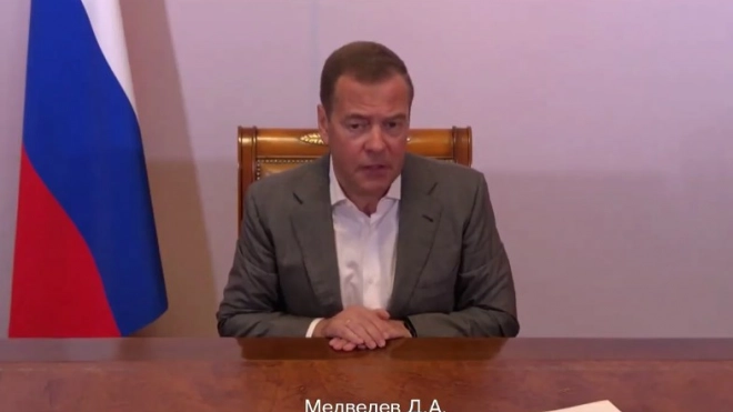 Медведев констатировал "холодную гражданскую войну" в США