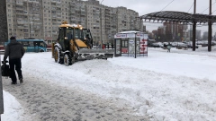 Смольный попросил автомобилистов спуститься в метро из-за снегопада 