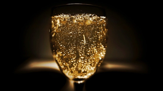 СМИ: комитет вин Шампани отменил рекомендацию о приостановке экспорта шампанского в Росси
