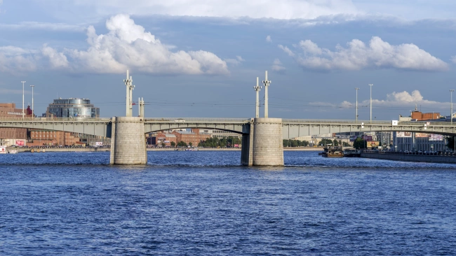 Водителей Петербурга предупредили о новых ограничения дорожного движения с 25 сентября 