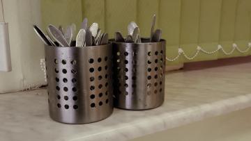 Онищенко призвал решить проблему с недопуском родительских комитетов в школьные столовые