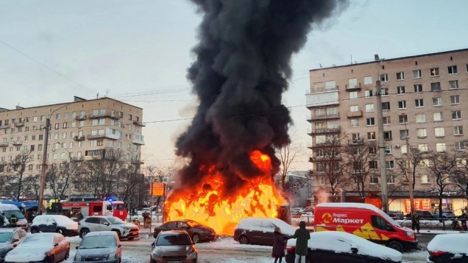 На Ленинском проспекте сгорел пассажирский автобус